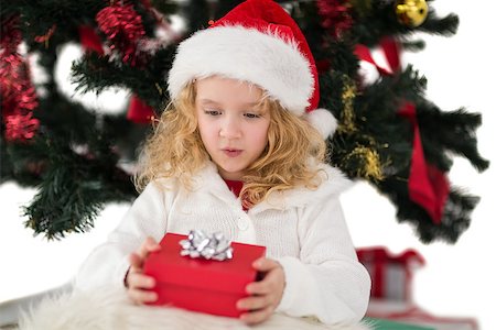simsearch:400-07902186,k - Festive little girl holding a gift on white background Foto de stock - Super Valor sin royalties y Suscripción, Código: 400-07902175