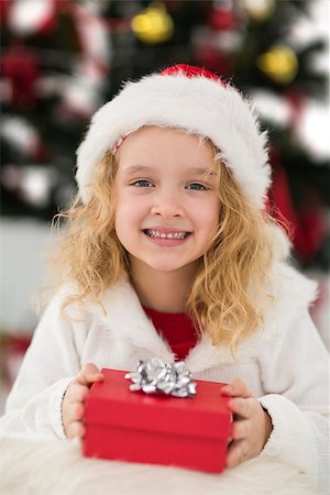 simsearch:400-07902186,k - Festive little girl holding a gift on white background Foto de stock - Super Valor sin royalties y Suscripción, Código: 400-07902173