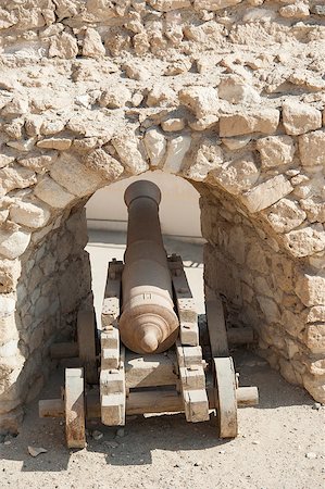 simsearch:400-05891783,k - Old abandoned napoleonic canons at an abandoned roman fort in El Quseir Egypt Photographie de stock - Aubaine LD & Abonnement, Code: 400-07902671