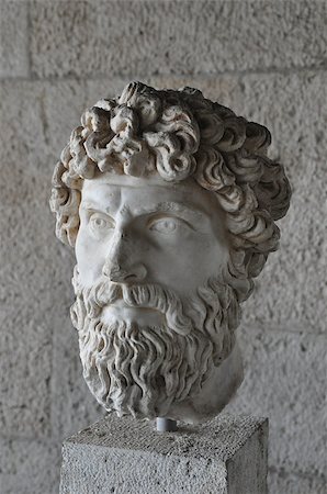 simsearch:400-06557787,k - Head of bearded man portrait greek statue marble bust at the ancient agora of Athens, Greece. Foto de stock - Super Valor sin royalties y Suscripción, Código: 400-07903271