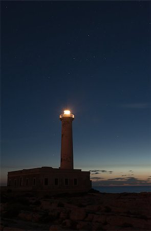 Augusta Lighthouse in a starry night before the dawn Foto de stock - Super Valor sin royalties y Suscripción, Código: 400-07914778