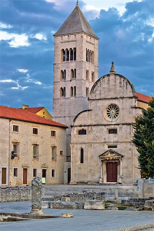 simsearch:400-07175410,k - Town of Zadar historic church vertical view, Dalmatia, Croatia Foto de stock - Super Valor sin royalties y Suscripción, Código: 400-07915006