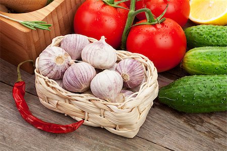 simsearch:400-04804401,k - Fresh ripe vegetables on wooden table Foto de stock - Super Valor sin royalties y Suscripción, Código: 400-07915187