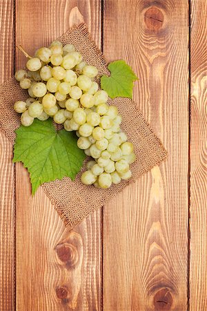 simsearch:400-08110621,k - Bunch of white grapes on wooden table background with copy space Stock Photo - Budget Royalty-Free & Subscription, Code: 400-07915194