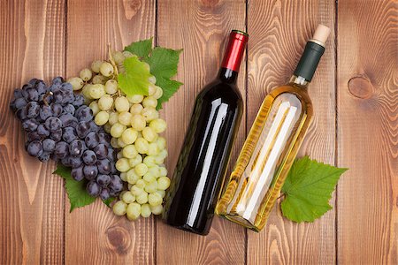 simsearch:400-08110621,k - Red and white wine bottles and bunch of grapes on wooden table Stock Photo - Budget Royalty-Free & Subscription, Code: 400-07915191