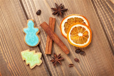 simsearch:400-07614271,k - Christmas food decoration with gingerbread cookies and spices. View from above on wooden background Foto de stock - Super Valor sin royalties y Suscripción, Código: 400-07915260