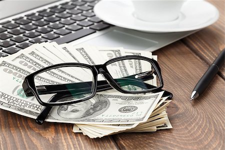 simsearch:400-07915276,k - Office table with pc, coffee cup and glasses over money cash closeup Foto de stock - Royalty-Free Super Valor e Assinatura, Número: 400-07915277