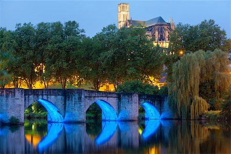 simsearch:400-06740845,k - Bridge of Saint Martial in Limoges at a summer night Stockbilder - Microstock & Abonnement, Bildnummer: 400-07916186