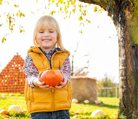 simsearch:400-07916492,k - Portrait of happy child with pumpkin Stock Photo - Budget Royalty-Free & Subscription, Code: 400-07916470