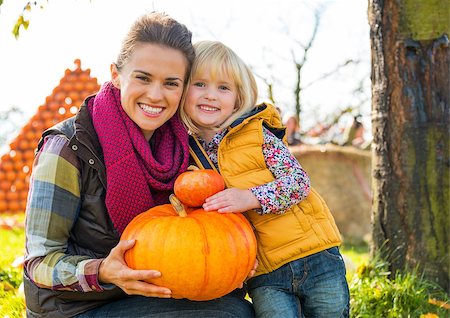 simsearch:400-07916492,k - Portrait of happy mother and child holding pumpkin Stock Photo - Budget Royalty-Free & Subscription, Code: 400-07916472