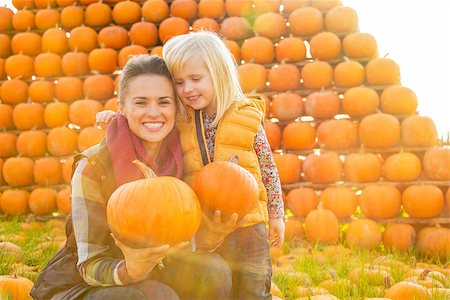 simsearch:400-07916492,k - Portrait of happy mother and child holding pumpkins Stock Photo - Budget Royalty-Free & Subscription, Code: 400-07916494