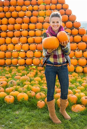 simsearch:400-07916492,k - Portrait of happy young woman with pumpkins Stock Photo - Budget Royalty-Free & Subscription, Code: 400-07916495