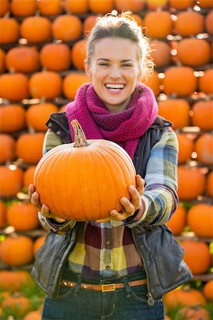simsearch:400-07916492,k - Closeup on smiling young woman holding pumpkin Stock Photo - Budget Royalty-Free & Subscription, Code: 400-07916498
