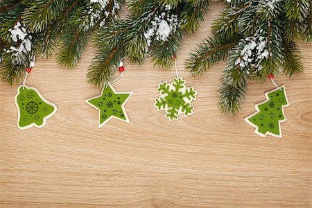 simsearch:400-07299371,k - Christmas fir tree and decor on wooden board Foto de stock - Super Valor sin royalties y Suscripción, Código: 400-07917344