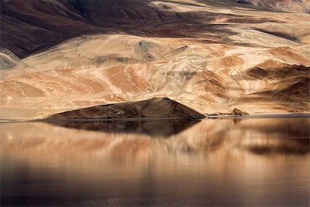 straannick (artist) - Tsomoriri mountain lake with fantastic mountains background and reflections in the lake (north India) Photographie de stock - Aubaine LD & Abonnement, Code: 400-07918142