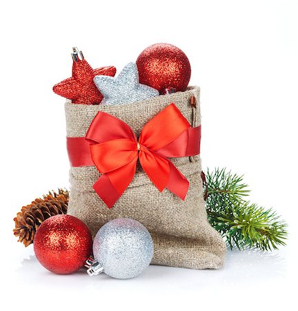 simsearch:400-07933751,k - Christmas bag with baubles and fir tree. Isolated on white background Photographie de stock - Aubaine LD & Abonnement, Code: 400-07919359