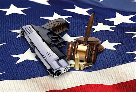 Hand Gun with Gavel and Bullets on American Flag Photographie de stock - Aubaine LD & Abonnement, Code: 400-07924110