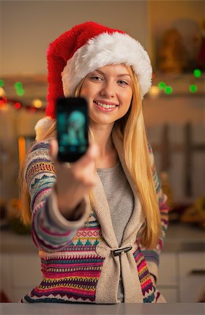 Happy teenager girl in santa hat making selfie Foto de stock - Super Valor sin royalties y Suscripción, Código: 400-07924190