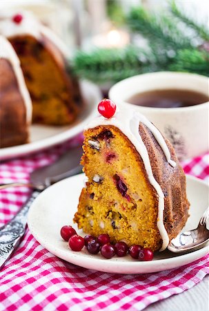 Piece of holiday bundt cake decorated with icing and cranberr Stock Photo - Budget Royalty-Free & Subscription, Code: 400-07924324