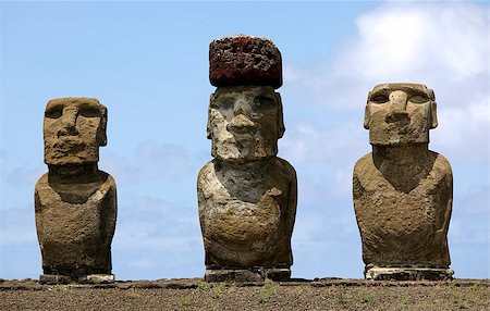 simsearch:400-09065190,k - Ahu Tongariki - the largest ahu on Easter Island. Stockbilder - Microstock & Abonnement, Bildnummer: 400-07924591