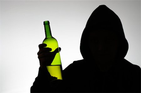 simsearch:400-04519178,k - Silhouette of hooded anonymous alcoholic with a wine bottle Foto de stock - Royalty-Free Super Valor e Assinatura, Número: 400-07924620