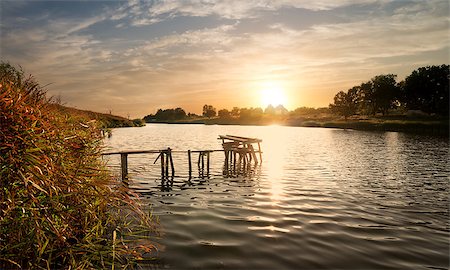 simsearch:400-07932171,k - Wooden fishing sigean at sunset in autumn Foto de stock - Super Valor sin royalties y Suscripción, Código: 400-07924639