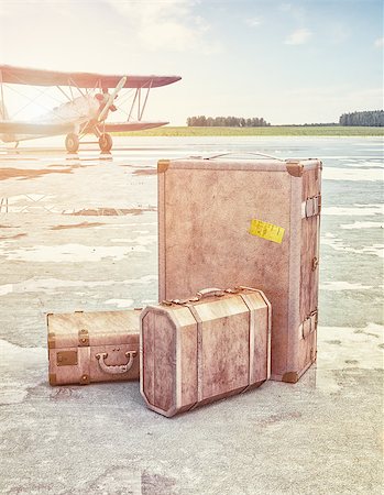 simsearch:649-08564128,k - Vintage suitcases and retro airplane on runway. 3d concept Stockbilder - Microstock & Abonnement, Bildnummer: 400-07925075