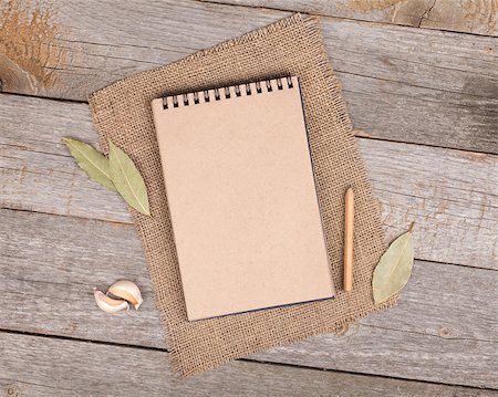 Blank notepad for copy space and herbs on wooden table Foto de stock - Super Valor sin royalties y Suscripción, Código: 400-07925210