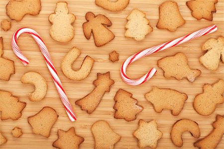 simsearch:400-05746007,k - Various gingerbread cookies with candy cane on wooden table background Stockbilder - Microstock & Abonnement, Bildnummer: 400-07925254