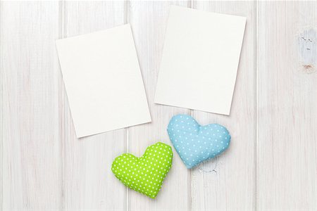 simsearch:400-07922855,k - Photo frames and valentines toy hearts over wooden table background Foto de stock - Super Valor sin royalties y Suscripción, Código: 400-07925315