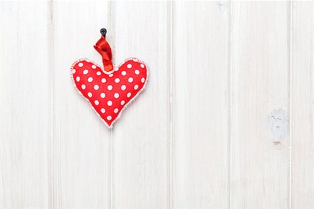 simsearch:400-07922855,k - Valentines day toy heart over wooden table background with copy space Fotografie stock - Microstock e Abbonamento, Codice: 400-07925317