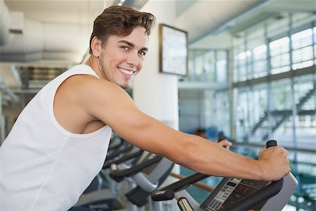 simsearch:400-07725687,k - Fit man working out on the exercise bike at the gym Photographie de stock - Aubaine LD & Abonnement, Code: 400-07925985