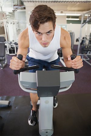 simsearch:400-07725687,k - Fit man working out on the exercise bike at the gym Photographie de stock - Aubaine LD & Abonnement, Code: 400-07925980