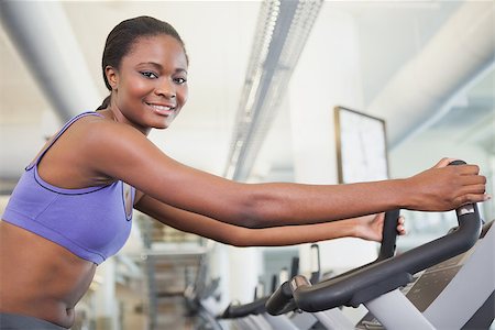 simsearch:400-07725687,k - Fit woman working out on the exercise bike at the gym Photographie de stock - Aubaine LD & Abonnement, Code: 400-07925998
