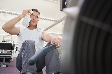 simsearch:400-07925663,k - Fit man working out on rowing machine at the gym Stockbilder - Microstock & Abonnement, Bildnummer: 400-07926047