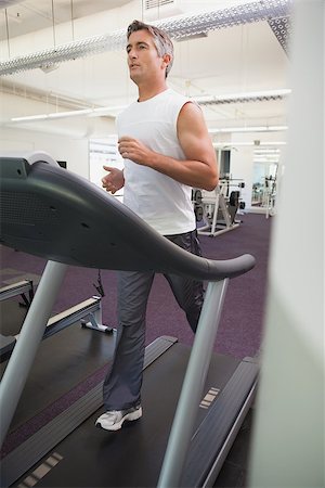 simsearch:400-07725772,k - Fit man working out on treadmill at the gym Photographie de stock - Aubaine LD & Abonnement, Code: 400-07926057