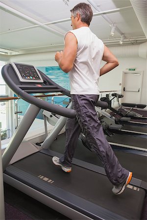 simsearch:400-07925663,k - Fit man working out on treadmill at the gym Stockbilder - Microstock & Abonnement, Bildnummer: 400-07926053