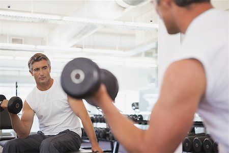 simsearch:400-07936740,k - Fit man lifting dumbbells sitting on the bench at the gym Foto de stock - Super Valor sin royalties y Suscripción, Código: 400-07926065