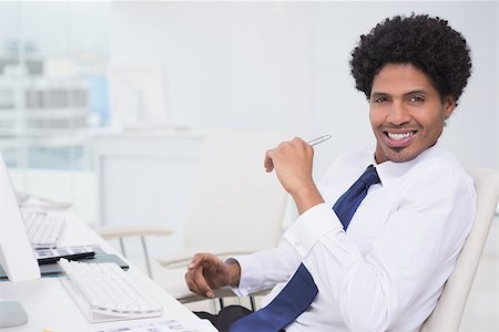 stylish businessman leaning - Handsome photo editor working at desk in his office Foto de stock - Super Valor sin royalties y Suscripción, Código: 400-07926144