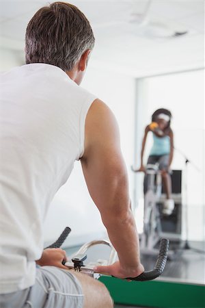 simsearch:400-07777565,k - Spinning instructor motivating her class at the gym Stockbilder - Microstock & Abonnement, Bildnummer: 400-07926140