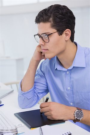 simsearch:400-07926810,k - Casual graphic designer working at his desk in creative office Fotografie stock - Microstock e Abbonamento, Codice: 400-07926182