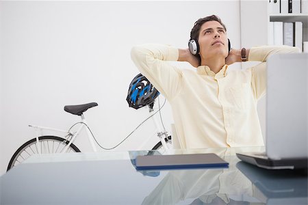 simsearch:400-07926810,k - Relaxed designer leaning back in his chair in his office Fotografie stock - Microstock e Abbonamento, Codice: 400-07926825