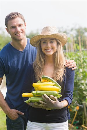 simsearch:400-07927044,k - Cute couple gardening on sunny day at home in the garden Stock Photo - Budget Royalty-Free & Subscription, Code: 400-07927014