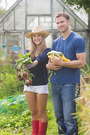 simsearch:400-07927044,k - Cute couple gardening on sunny day at home in the garden Stock Photo - Budget Royalty-Free & Subscription, Code: 400-07927015