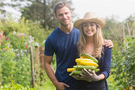 simsearch:400-07927044,k - Cute couple gardening on sunny day at home in the garden Stock Photo - Budget Royalty-Free & Subscription, Code: 400-07927013