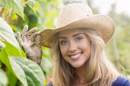 simsearch:400-07927044,k - Pretty blonde smiling at camera at home in the garden Stock Photo - Budget Royalty-Free & Subscription, Code: 400-07927029