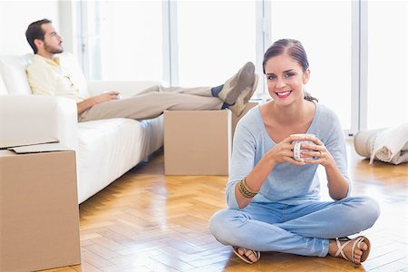 simsearch:400-07928013,k - Young couple taking a break from unpacking in their new home Fotografie stock - Microstock e Abbonamento, Codice: 400-07927127