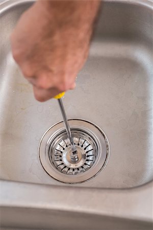 simsearch:400-07929361,k - Man fixing sink with screwdriver at home in the kitchen Stockbilder - Microstock & Abonnement, Bildnummer: 400-07929349