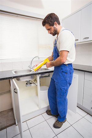 filling (putting) - Plumber putting filling in between tiles in the kitchen Photographie de stock - Aubaine LD & Abonnement, Code: 400-07929438