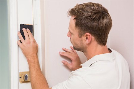 rifinire - Man hand sanding the door before refinishing at home Fotografie stock - Microstock e Abbonamento, Codice: 400-07929634